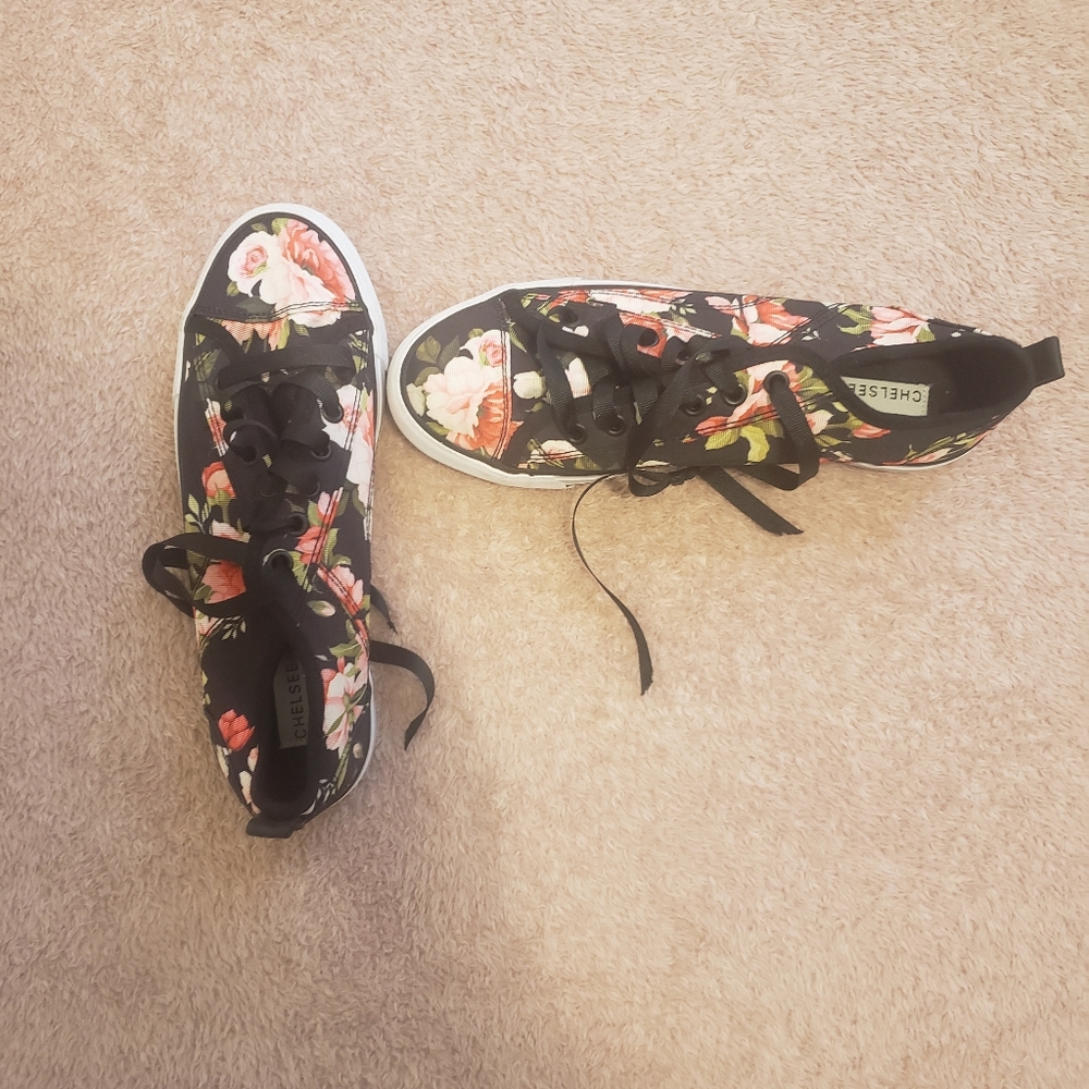 Chelsee Converse Sneakers - Picture 2 of 11